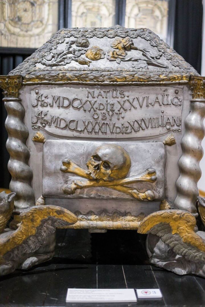 Kościół świętego Jacka - epitafia i sarkofagi